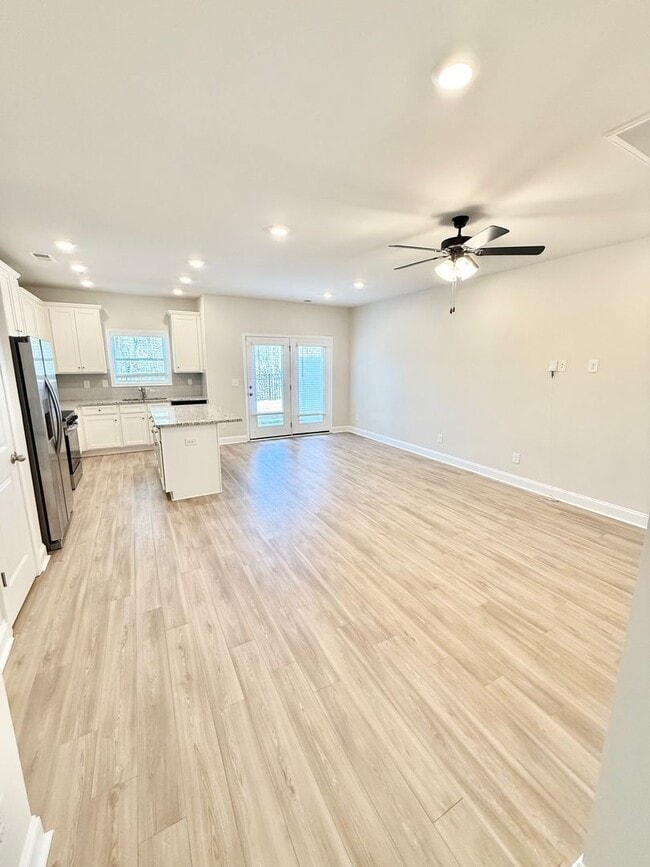 Interior Photo - Mintworth Commons