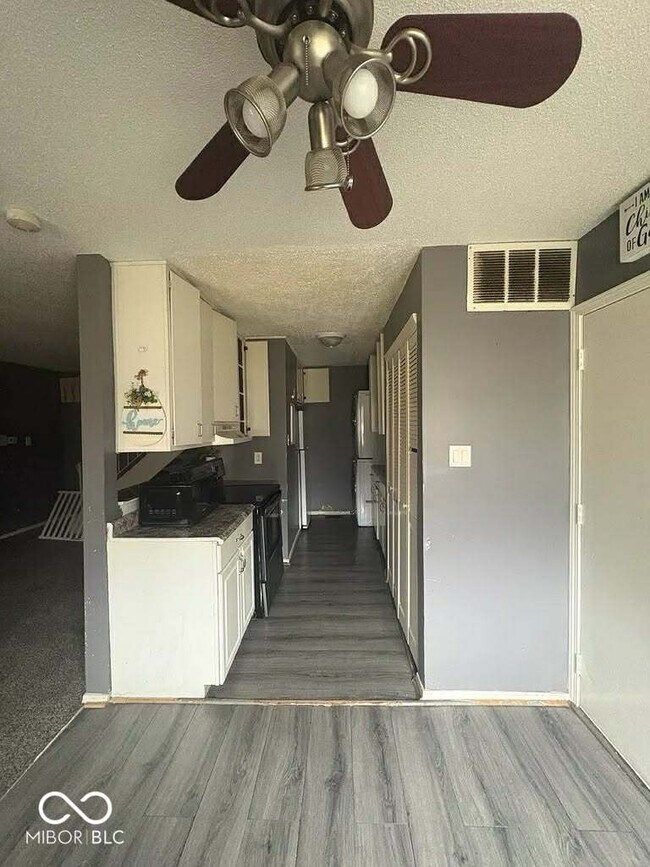 Foto del edificio - 3281 Lupine Dr