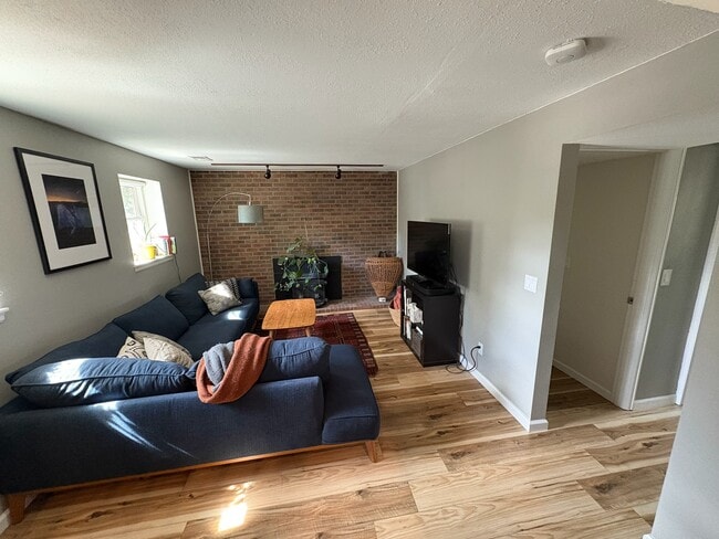 Building Photo - 221 Summit Cir