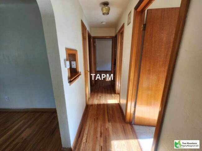 Building Photo - Nice 2 Bedroom Apartment