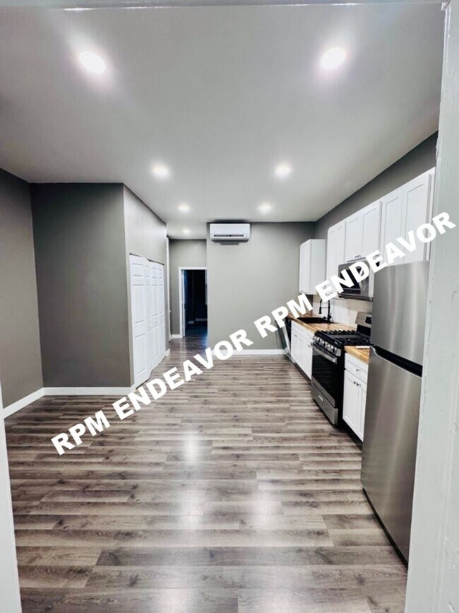 Foto del edificio - 3230 Pulaski St