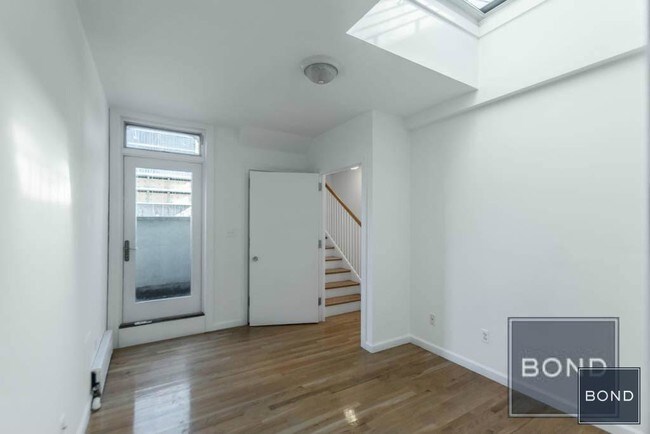 Foto del edificio - 318 East 89 Street