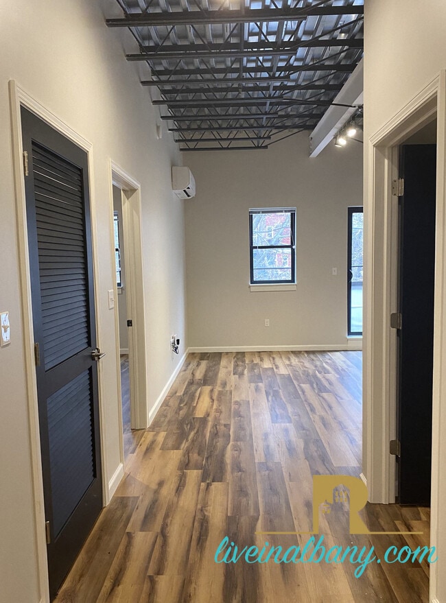 Interior Photo - The Knick