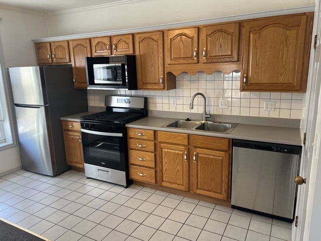 Building Photo - 518 S 12th St