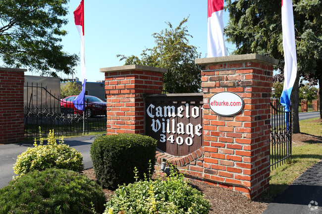 Foto del edificio - Camelot Village