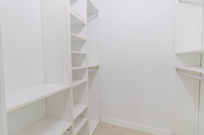 Foto del edificio - 3350 Pinewalk Dr N