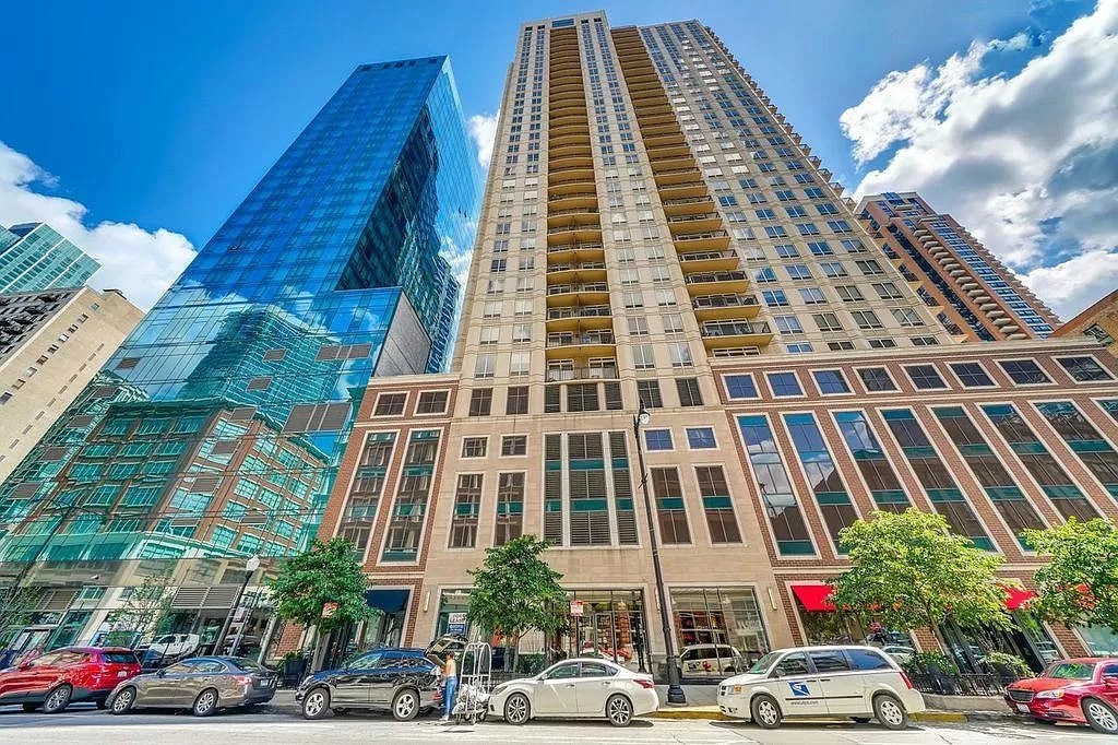 Primary Photo - 1111 S Wabash Ave