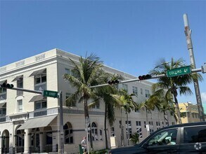 Building Photo - 865 Collins Ave