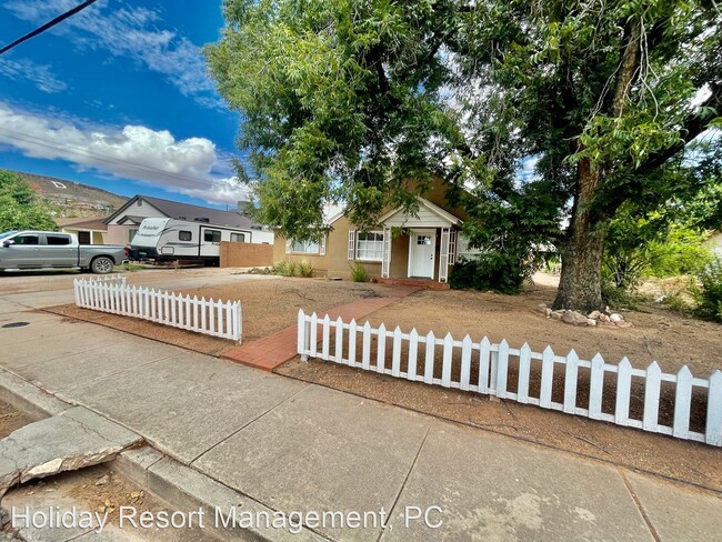 Building Photo - 2 br, 2 bath House - 130 West 200 South
