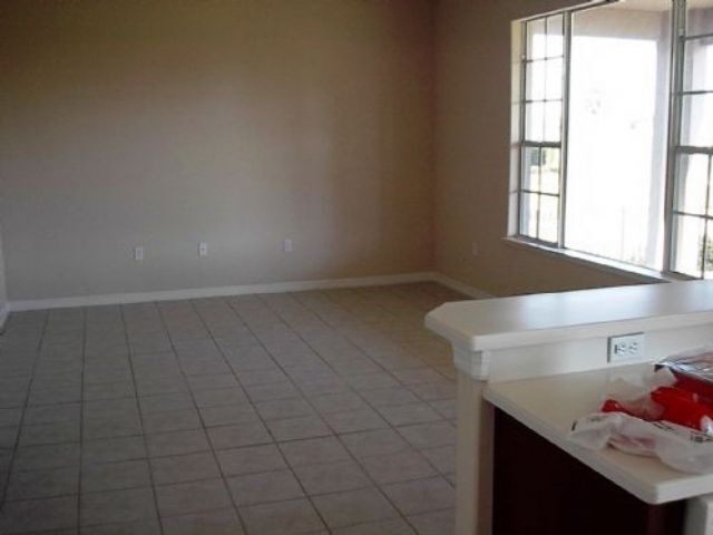 Building Photo - 3/2.5 Townhome