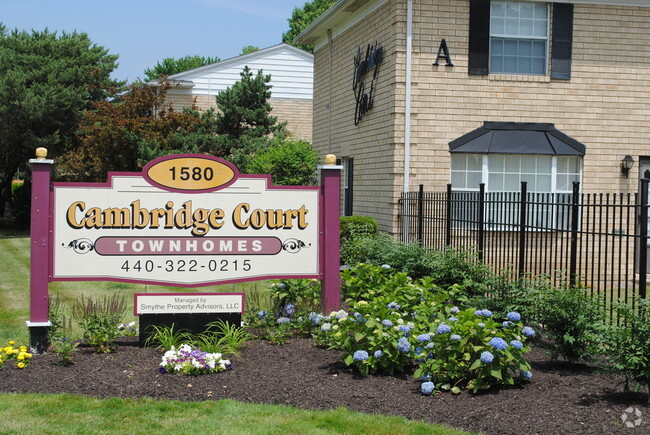 Building Photo - Cambridge Court Townhomes