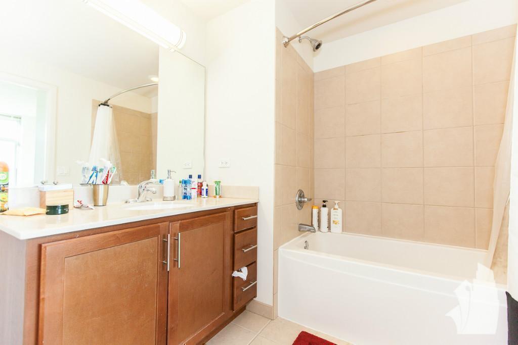 Foto principal - 2 bedroom in Chicago IL 60661