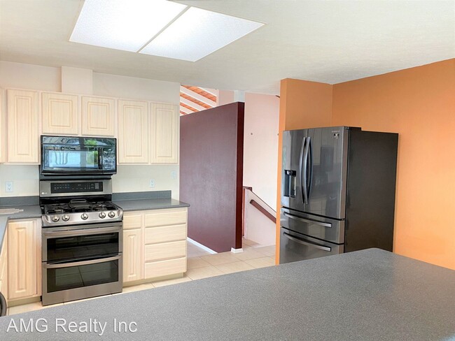 Building Photo - 3 br, 2 bath House - 882 Kahena Street
