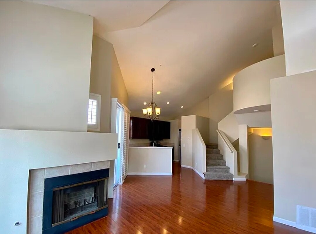 Foto del edificio - 1342 Serena Cir