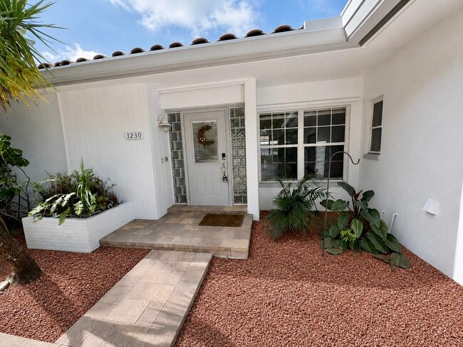 Building Photo - 3230 Aqua Vista Dr