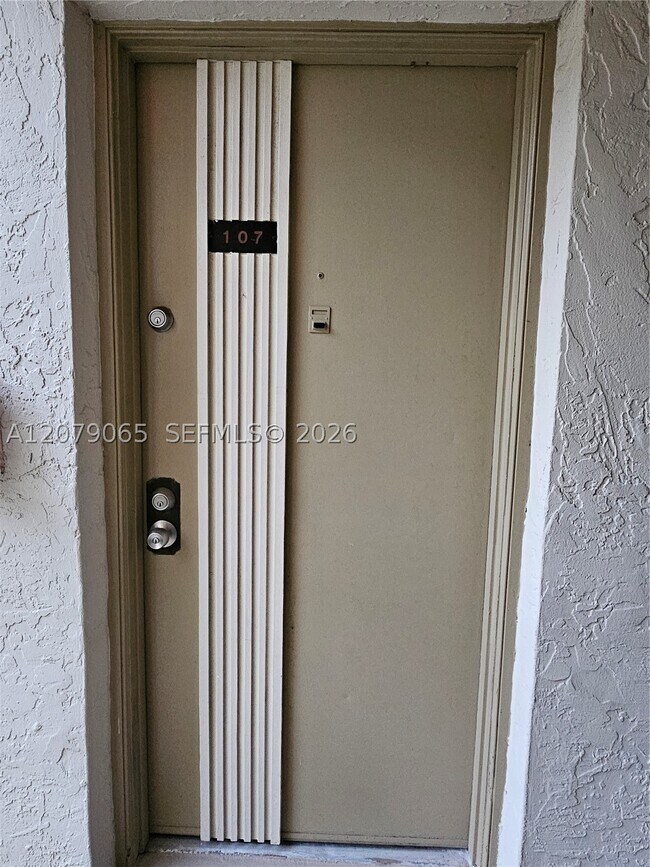 Foto del edificio - 8065 SW 107th Ave