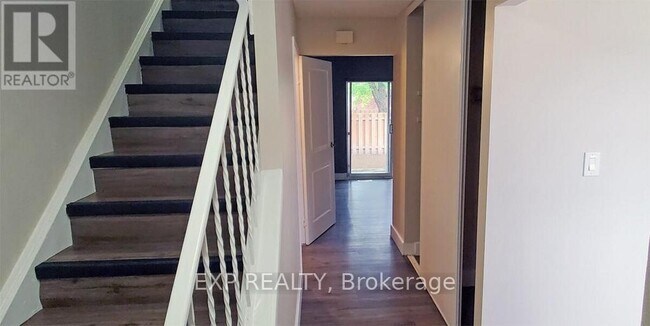 Photo du bâtiment - 33 Berkley Dr