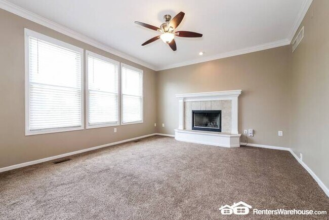 Building Photo - 4 Bed 2.5 Bath For Rent In Olathe! Availab...