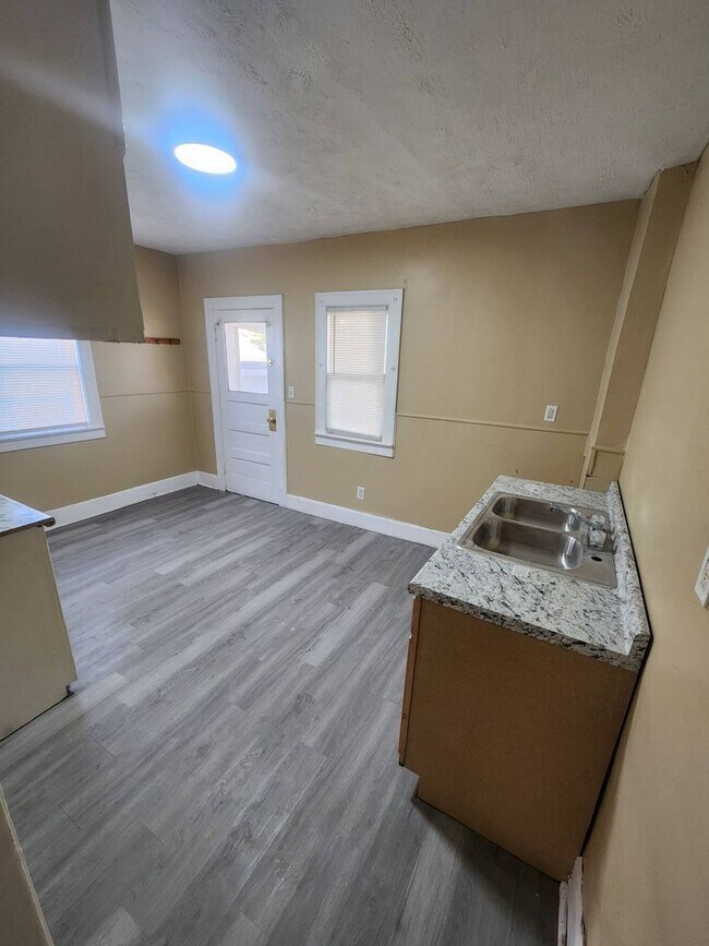 Foto del edificio - 1304-1304 W 5th St