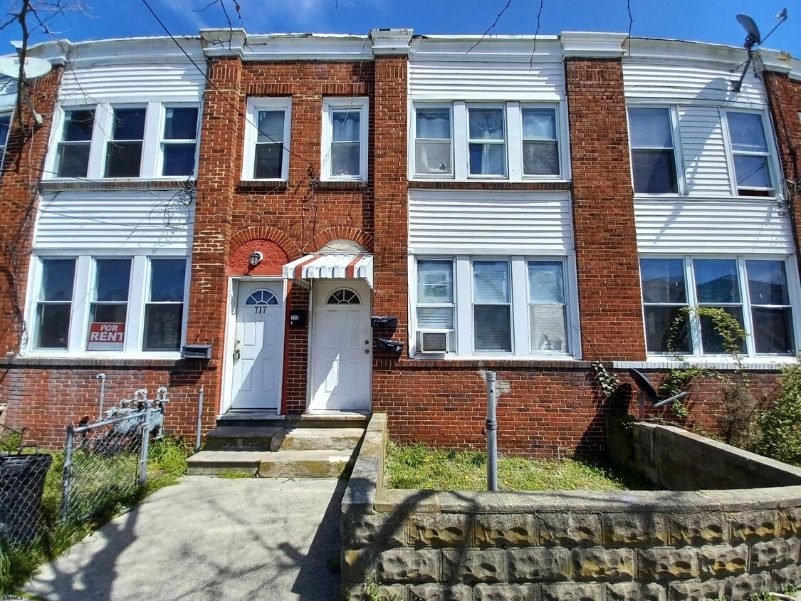 Primary Photo - 715 N Michigan Ave