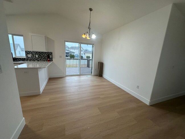 Foto del edificio - Move in special!! SPACIOUS Single Family -...