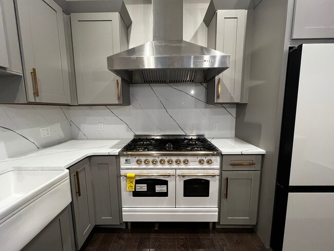 Building Photo - 4819 Main St