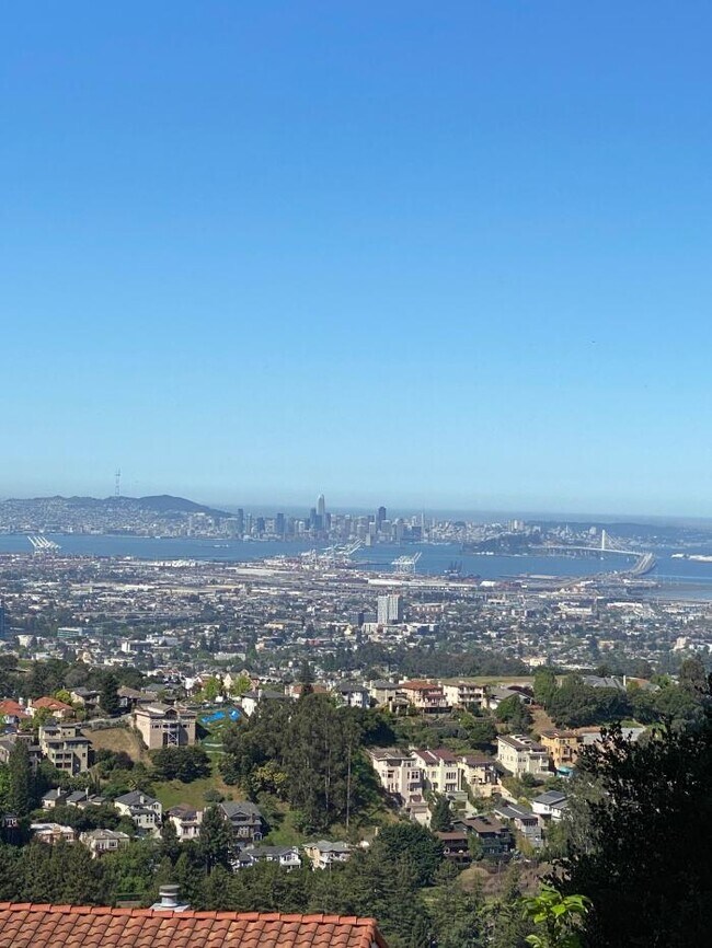 Building Photo - 2 bedroom in Oakland CA 94611