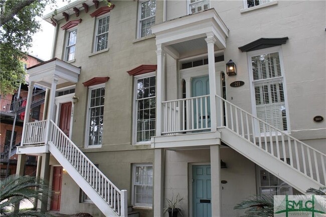 Building Photo - 209 W Hall St