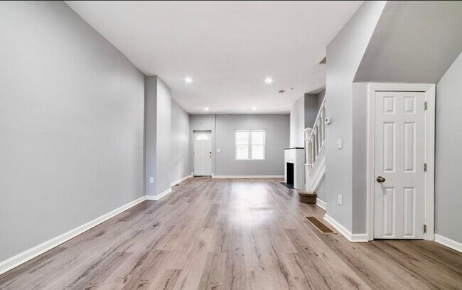 Foto del edificio - SPACIOUS 3bd/1ba Kingsessing Home Availabl...