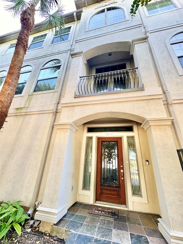 Foto principal - 2819 Albany St