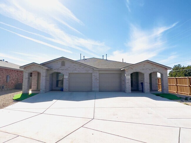 Foto del edificio - MOVE-IN SPECIAL: $700 Off First Full Month...