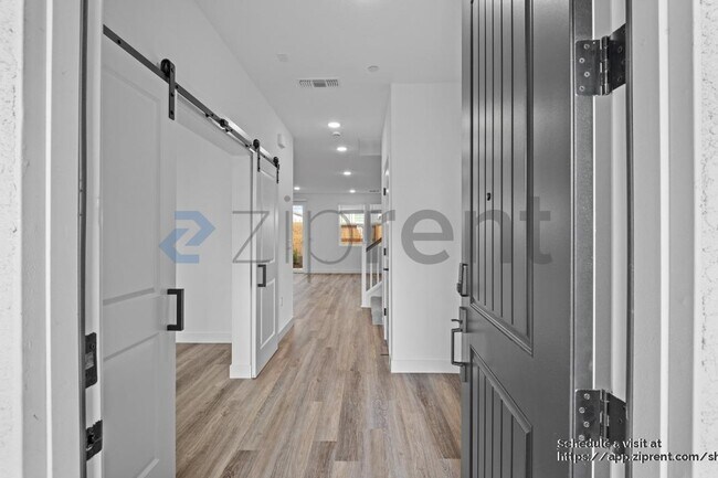 Foto del edificio - 365 Gold Coast Rd