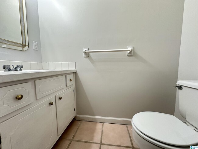 Building Photo - 2404 Hampstead Dr