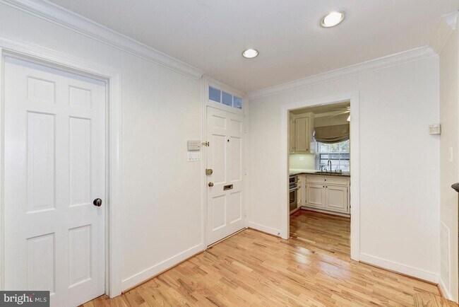 Foto del edificio - 1564 33rd St NW
