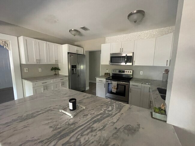 Cocina - 5679 Kelly Dr N