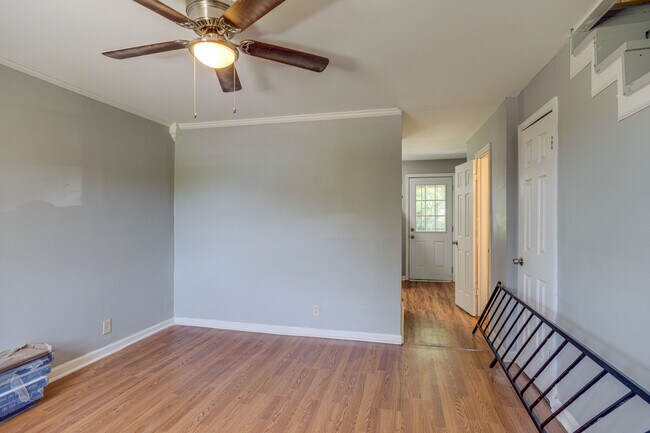Building Photo - 2430 Woodale Ln