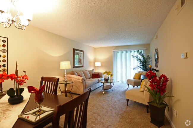 Una habitación, un baño - Chesterfield Place Apartments