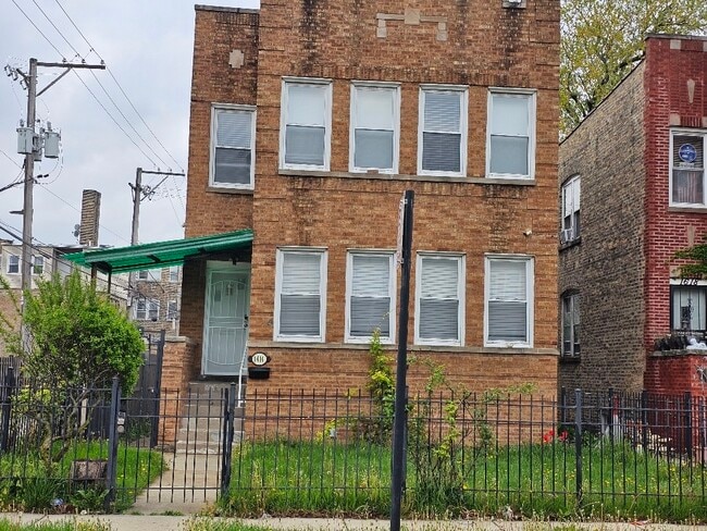 Building Photo - 1614 N McVicker Ave