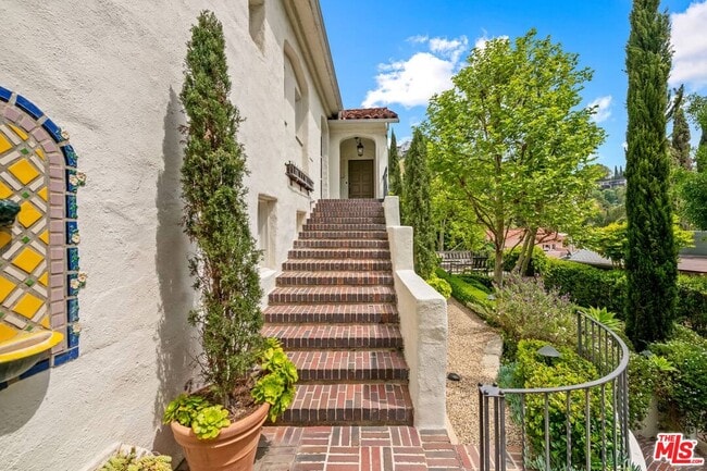Building Photo - 2275 La Granada Dr
