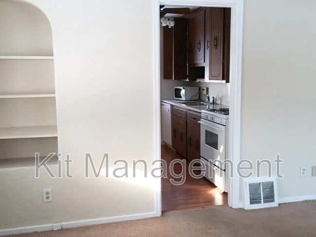 Building Photo - 34 W Poinsetta Ave