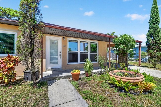 Building Photo - 907 Wright Dr