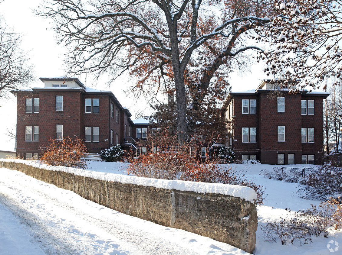 Building Photo - 572 Lincoln Ave