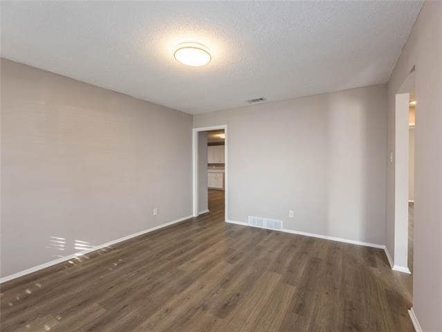 Building Photo - 1932 Mars Dr