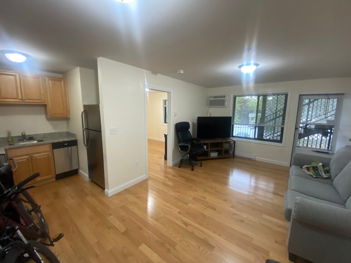 10 Arizona Ter Unit 4, Arlington, MA 02474 Condo for Rent in