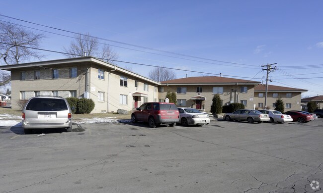Foto del edificio - Carmen Court Apartments