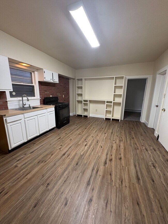 Building Photo - 812 Monroe St