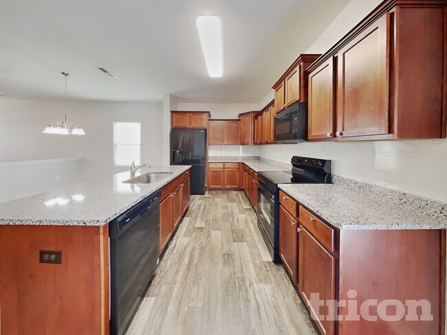 Foto del edificio - 176 Hidden Lakes Rd