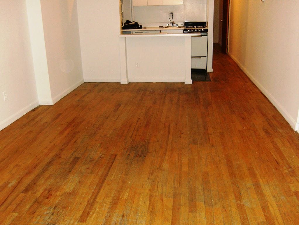 Primary Photo - 324 E 90th St