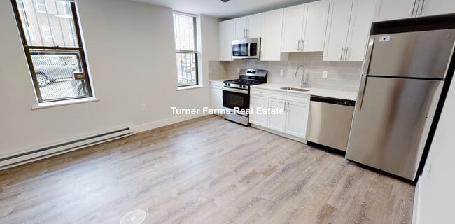 Building Photo - 61 Park Dr