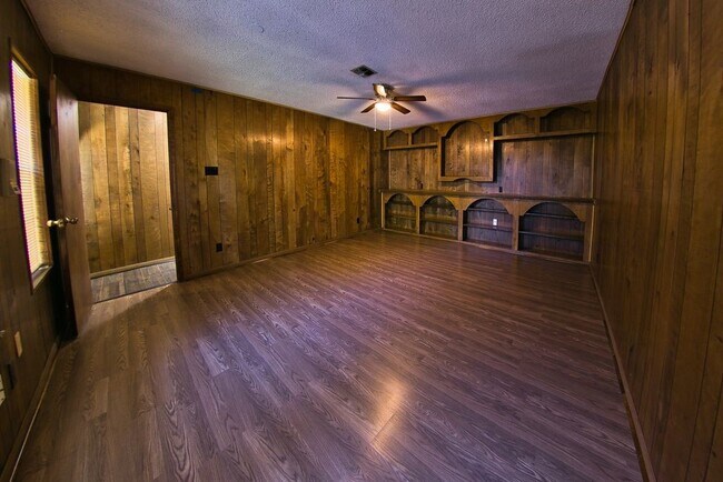 Foto del edificio - 8435 Sterlingshire St